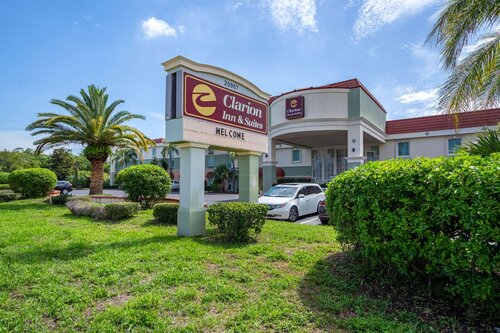 Clarion Inn & Suites Central Clearwater Beach