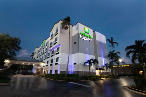 Holiday Inn Express & Suites Fort Lauderdale Airpo