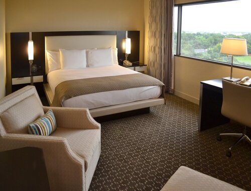 DoubleTree by Hilton Houston Hobby Airport