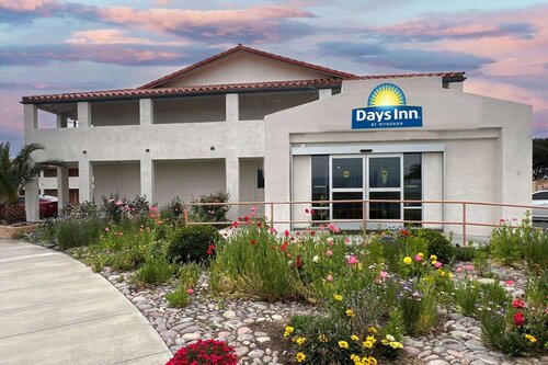 Days Inn By Wyndham Ridgecrest Near China Lake Nav