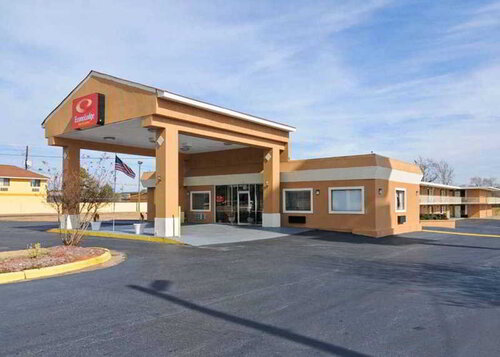 Econo Lodge  Inn & Suites
