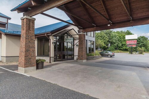 Jolly Roger Inn & Resort