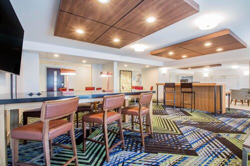 Holiday Inn Express & Suites Albany Airport - Wolf