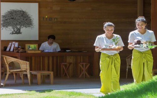 Beach Club by Haadtien