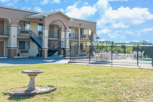 Days Inn By Wyndham San Marcos