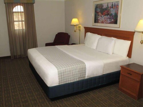 Super 8 by Wyndham Austin South / I-35