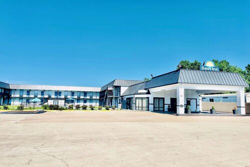 Days Inn by Wyndham Burleson Ft. Worth