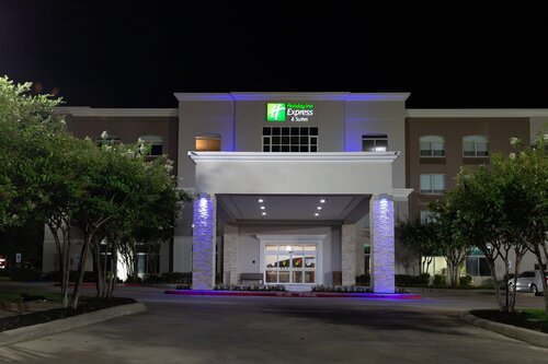 Holiday Inn Express & Suites Arlington North