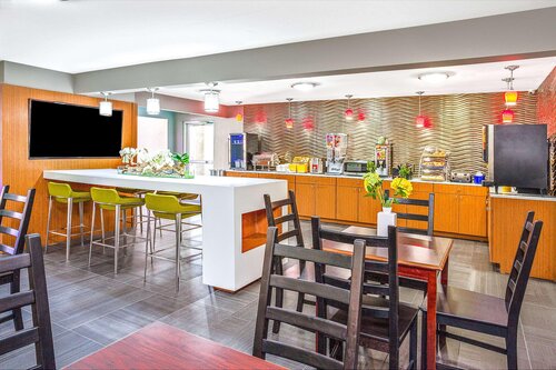 Days Inn by Wyndham North Dallas/Farmers Branch