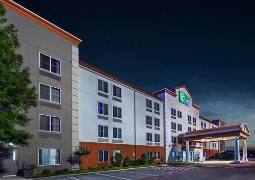 Holiday Inn Express & Suites Dallas Lewisville