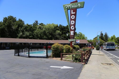 Muir Lodge Motel