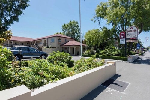 Lorenzo Motor Lodge