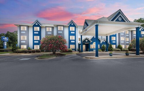 Microtel Inn & Suites By Wyndham Columbus North