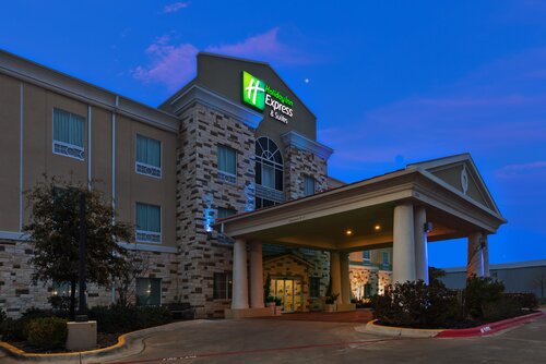 Holiday Inn Express & Suites Brady