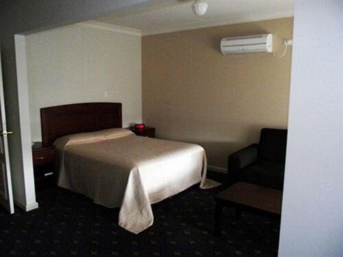 503 On Princes Drive Motel