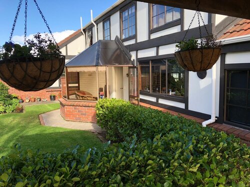 Chartr Manor Bed  Breakfast