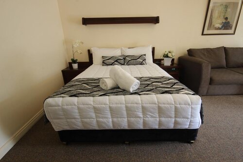 Molly Morgan Motor Inn