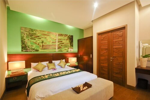 The Green Zhurga Suites