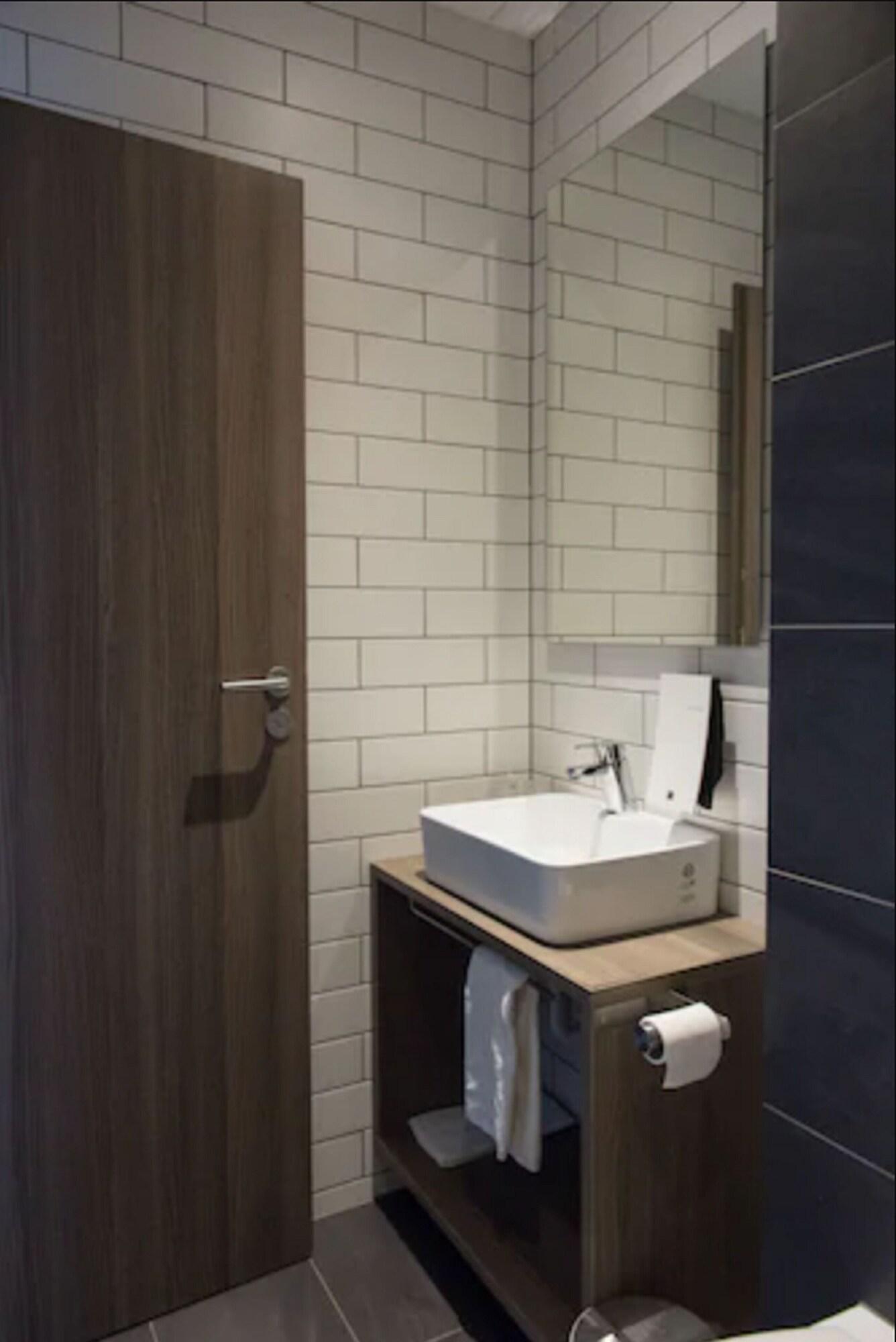 Double or Twin with Double Bed