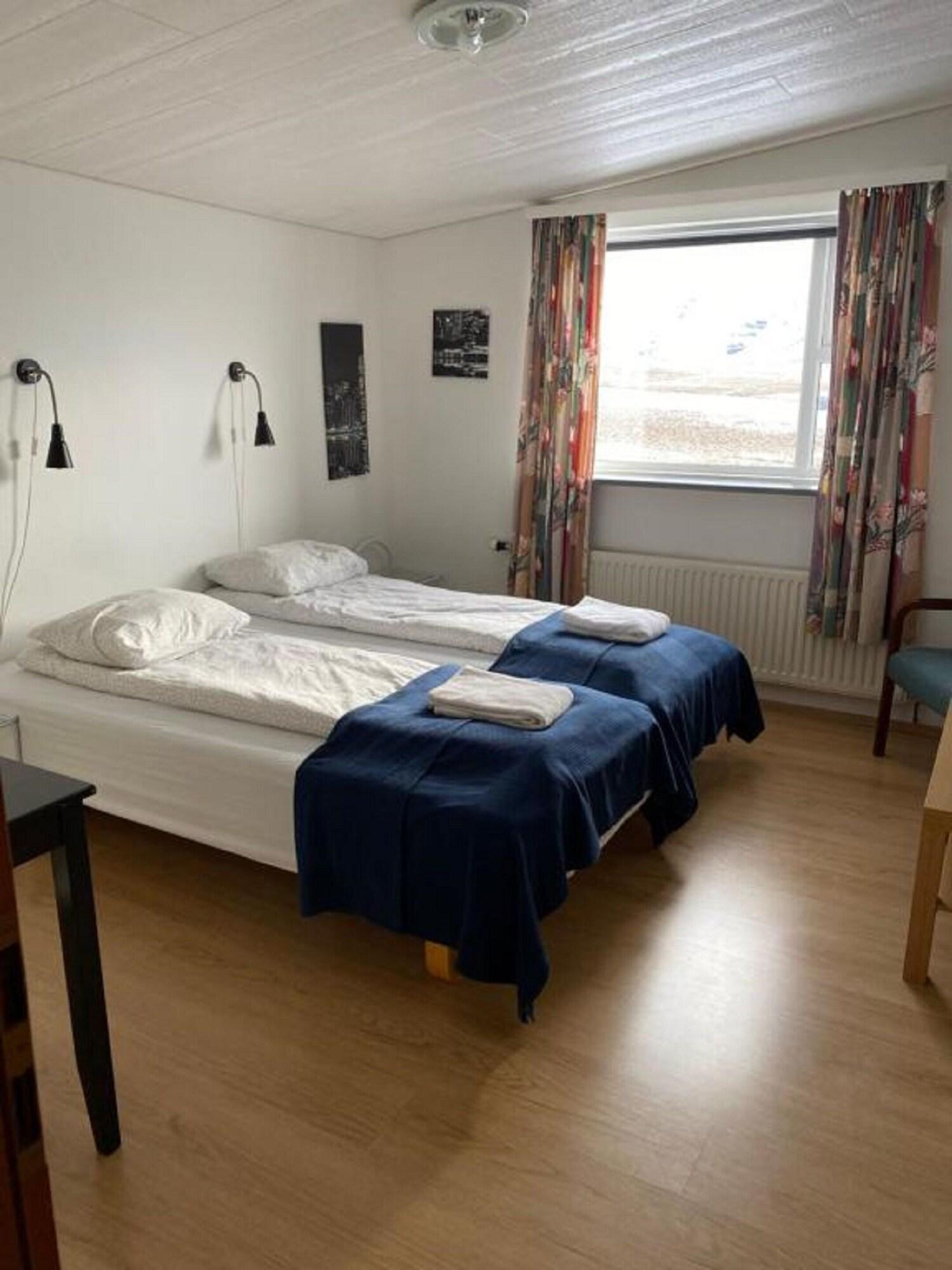 Twin Economy with Shared Bathroom