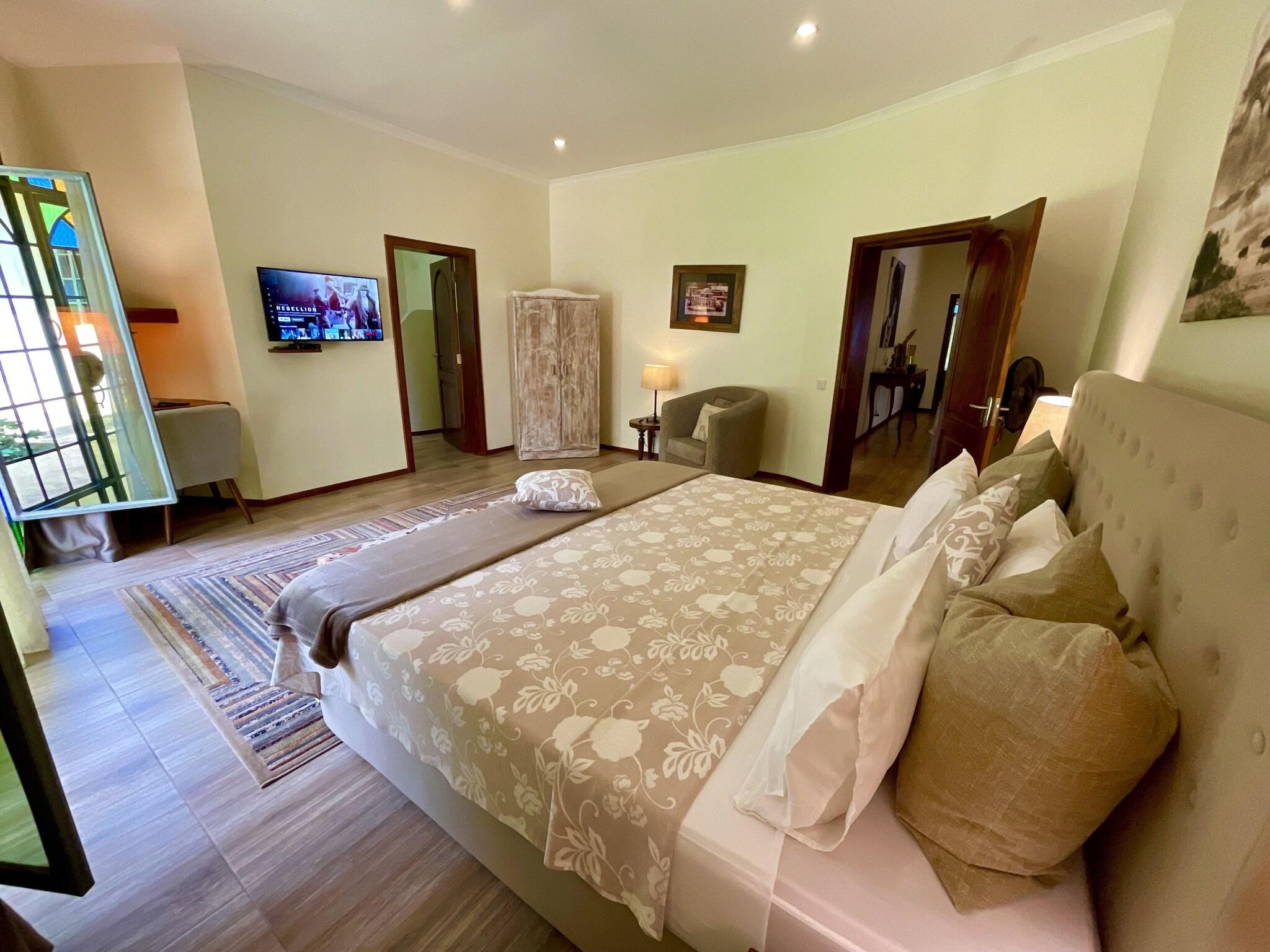 Double Deluxe King Bed