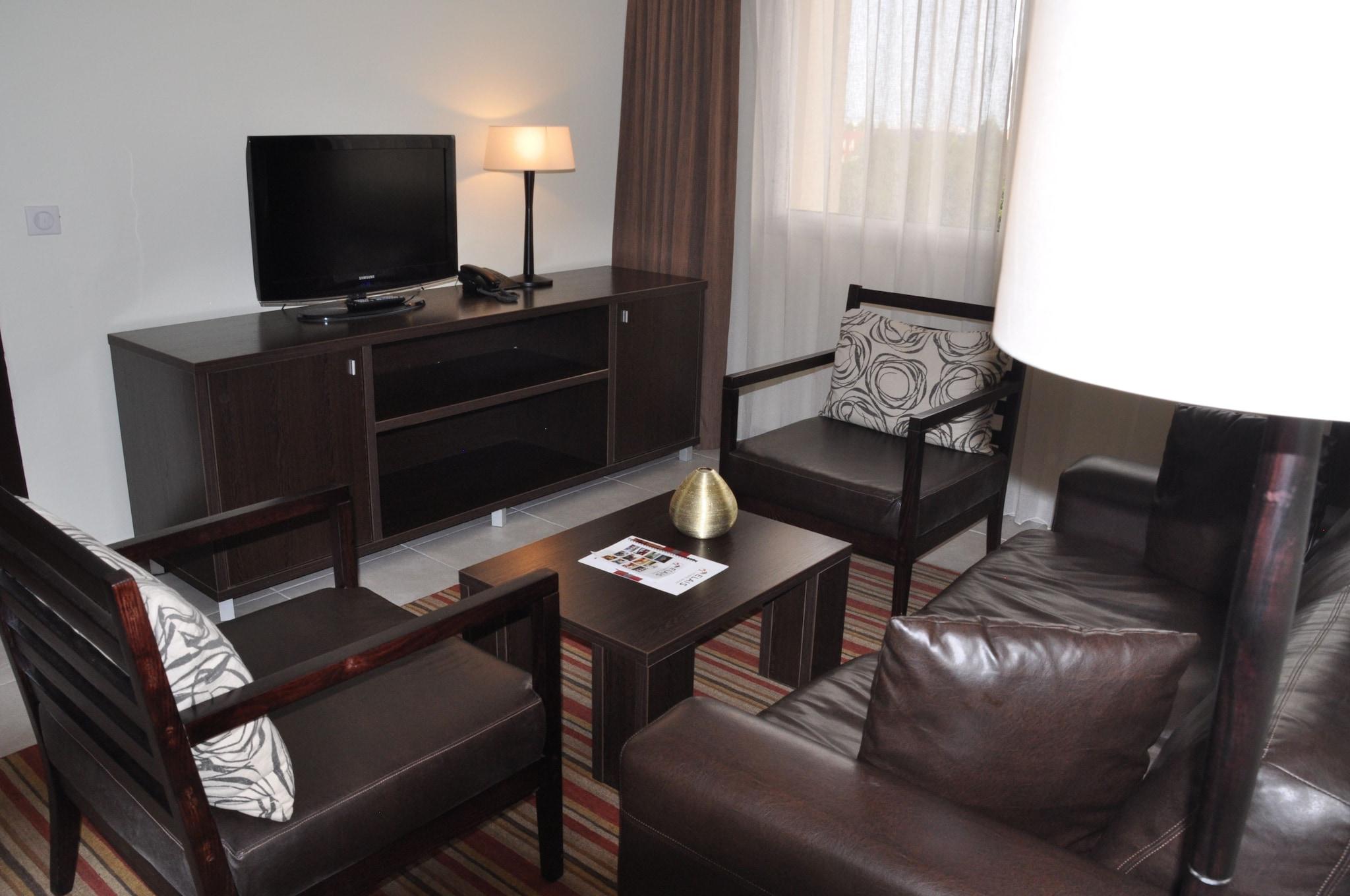 Suite Deluxe King Bed