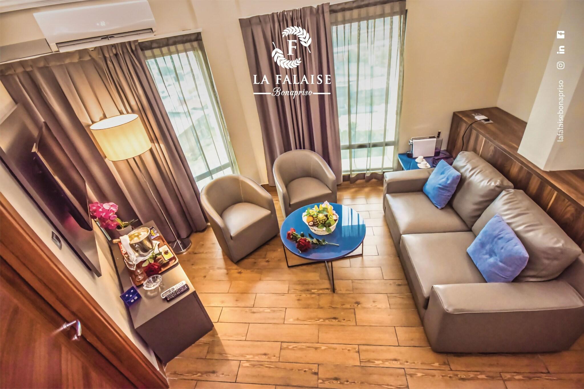 Suite Deluxe King Bed