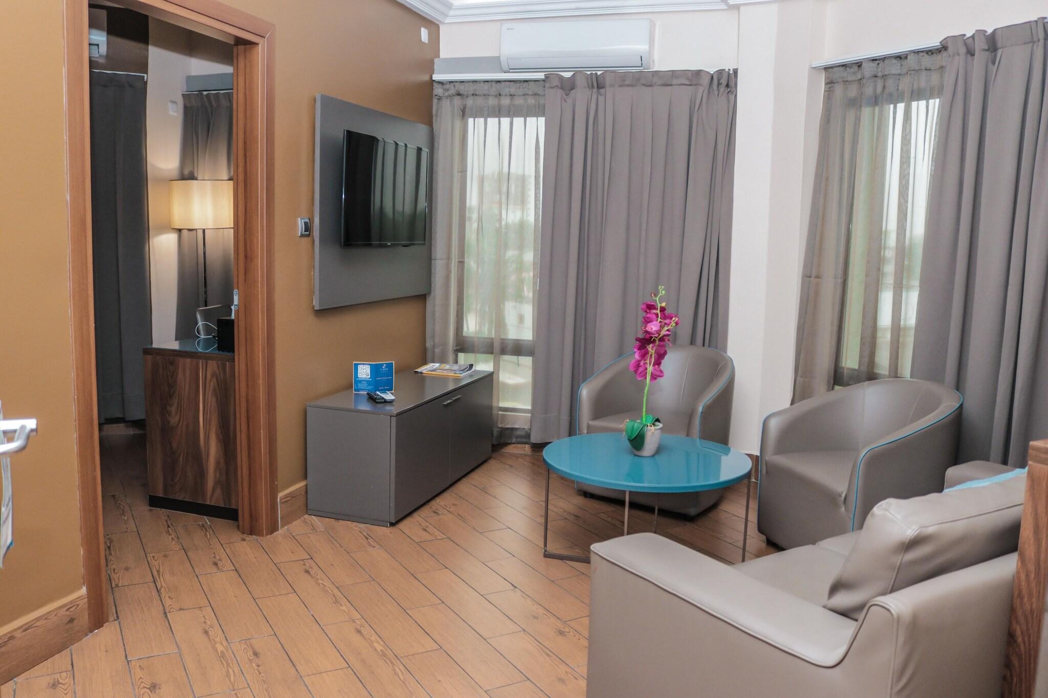 Suite Deluxe King Bed