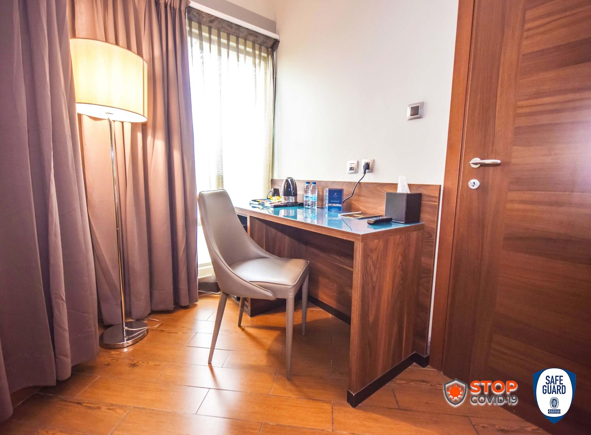 Suite Deluxe King Bed