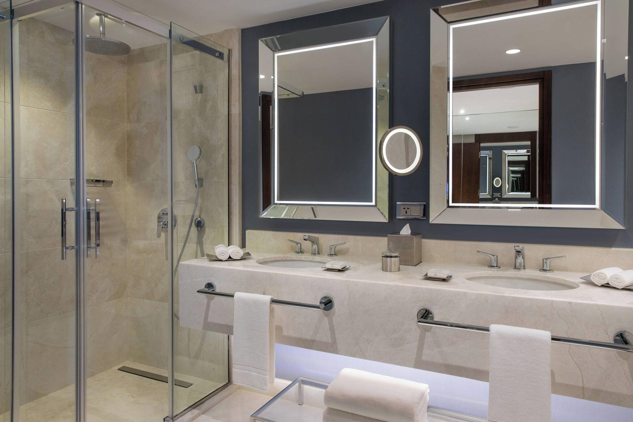 Suite Sea View King Bed