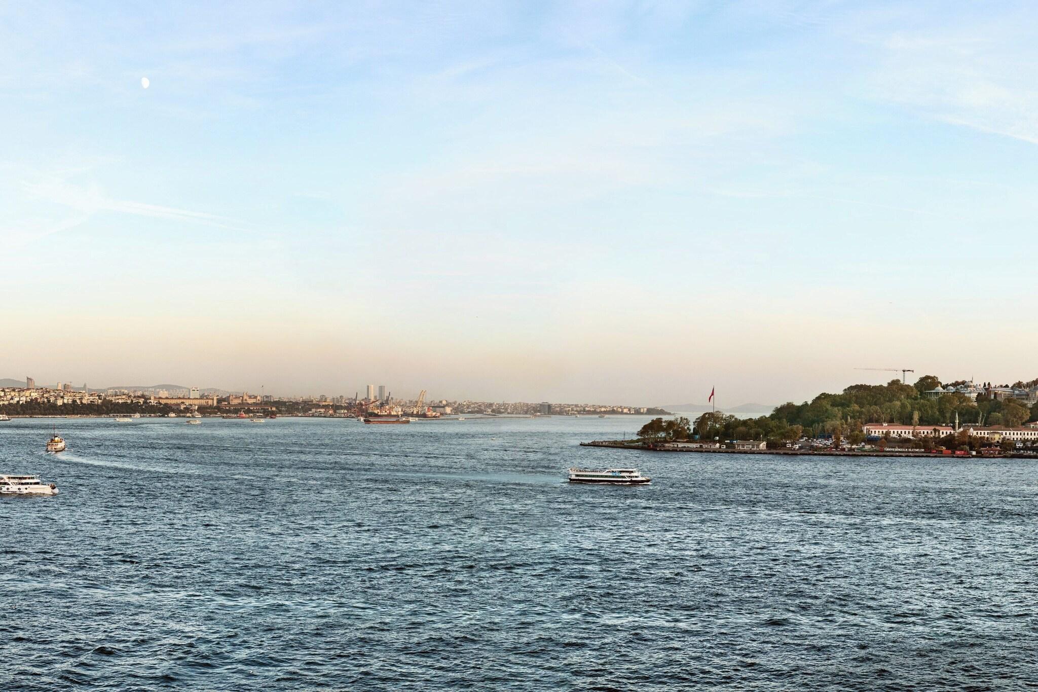 Suite Sea View King Bed