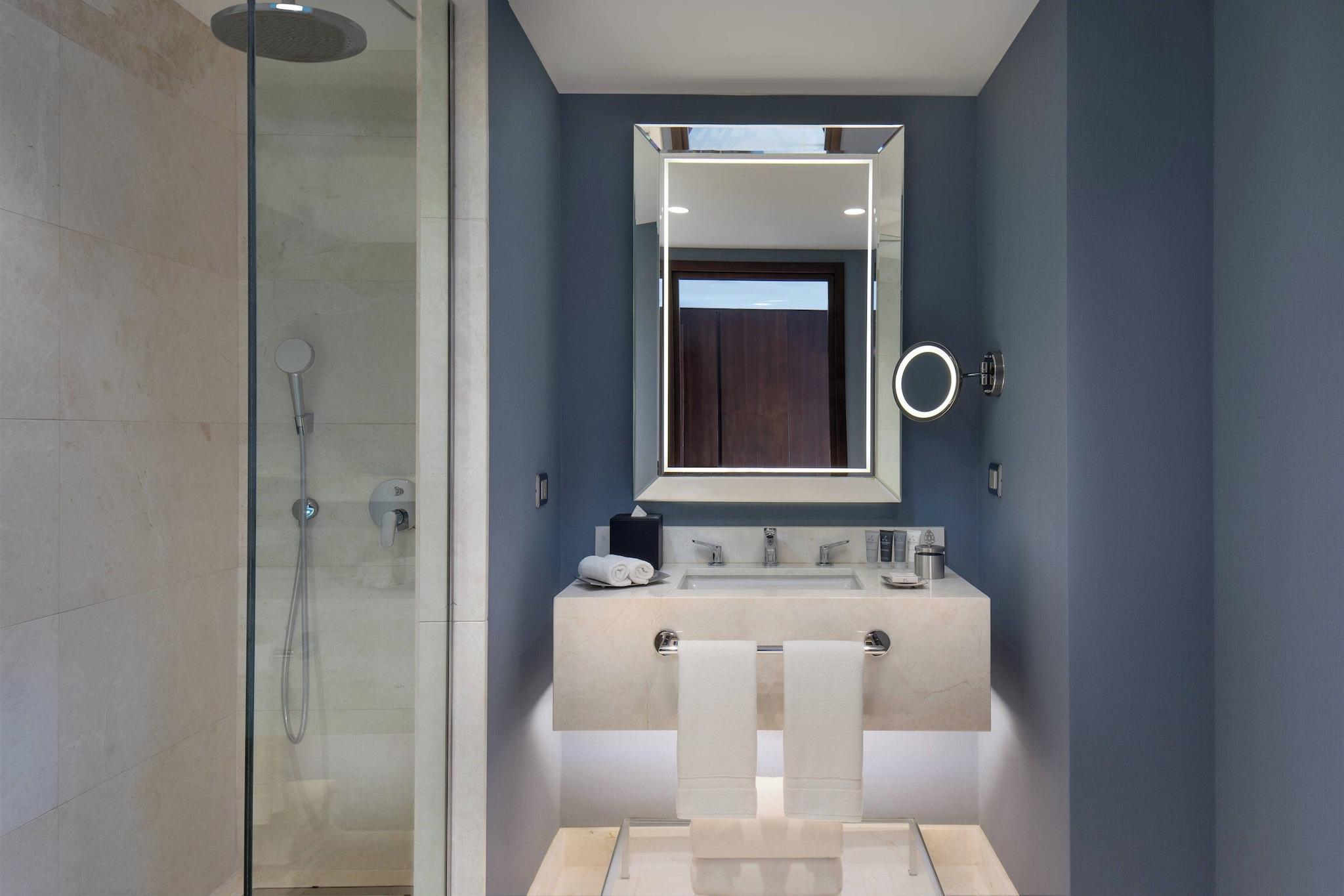 Double Superior King Bed