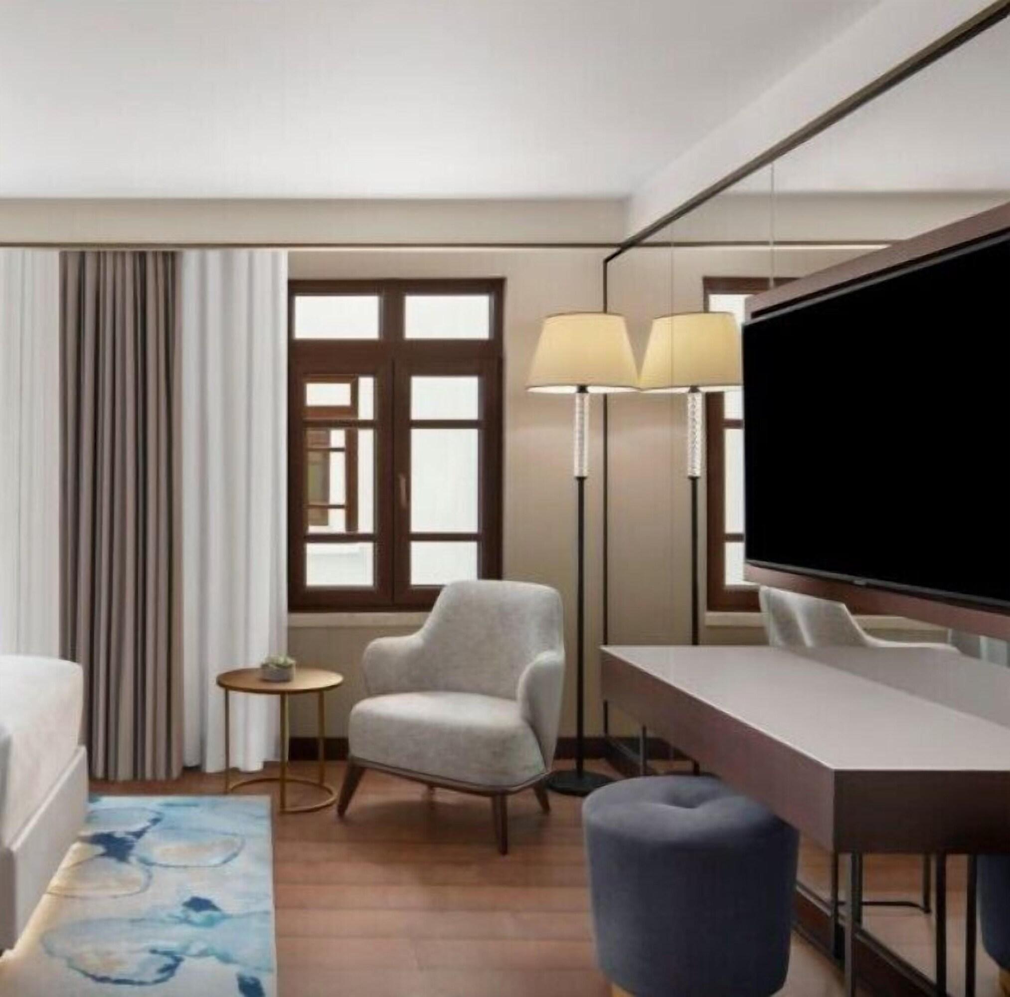 Single Deluxe with Views