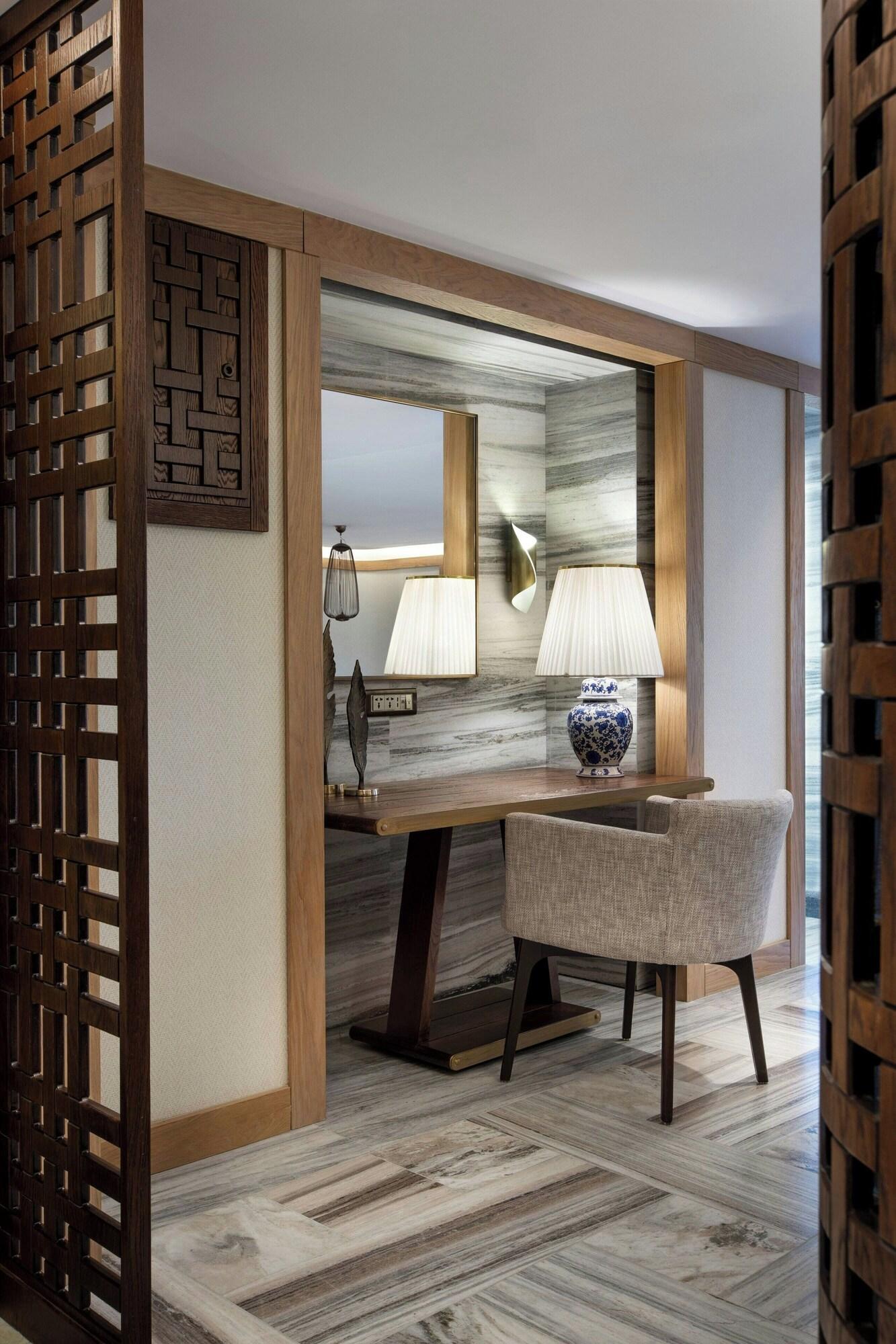 Suite King Bed One Bedroom 