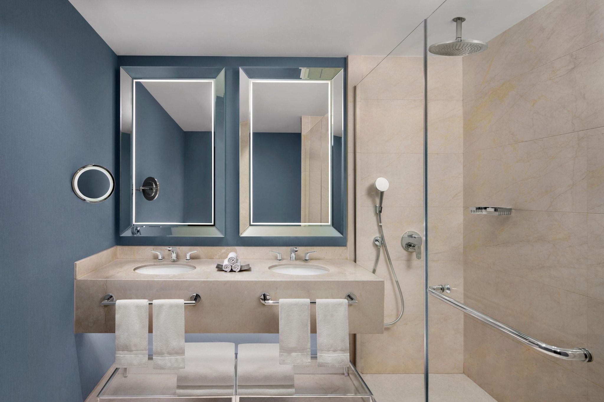 Twin Deluxe City View