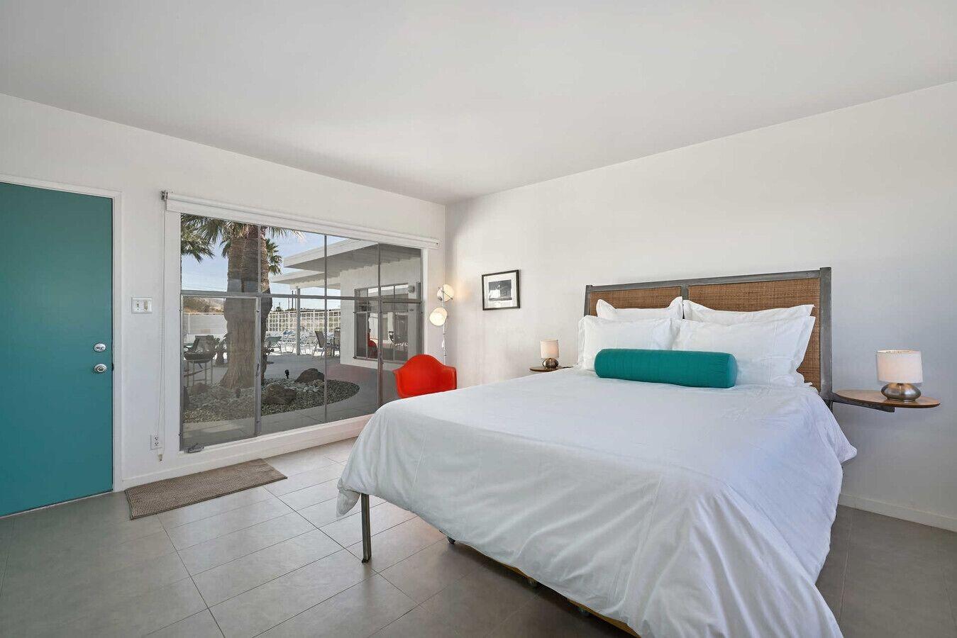 Double Deluxe King Bed