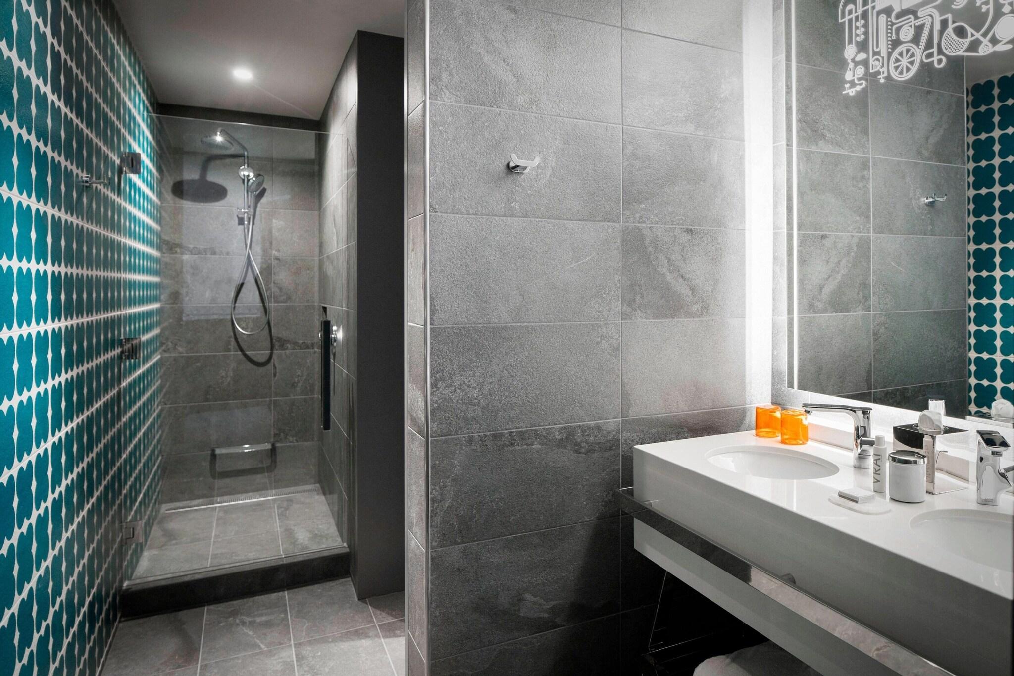 Double King Size Bed