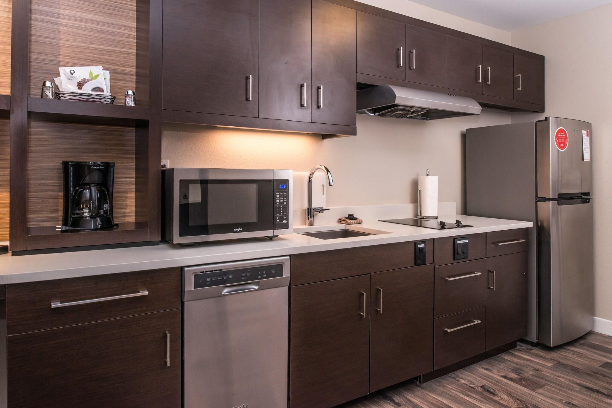 Studio Two Queen Beds