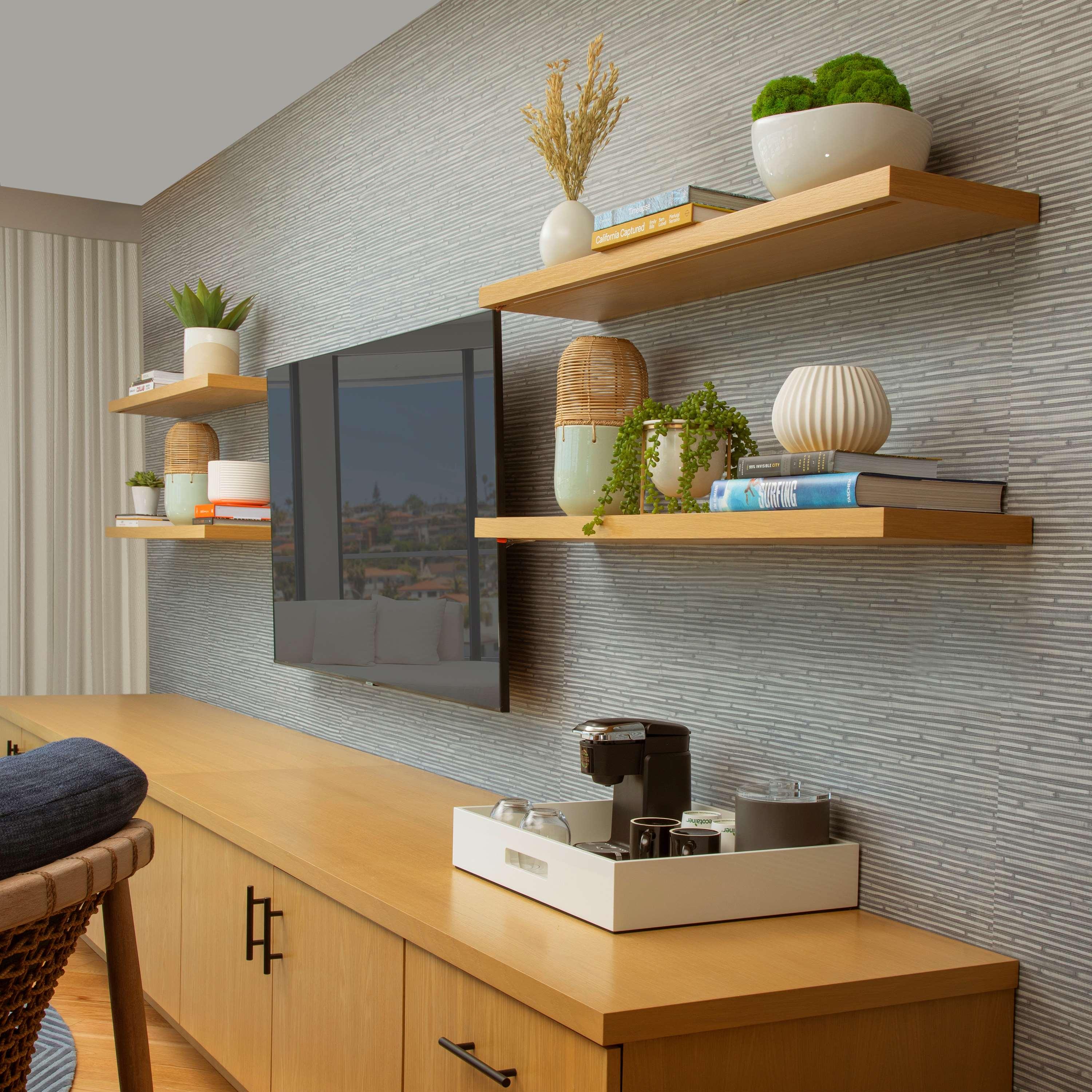 Suite Accessible King Size Bed