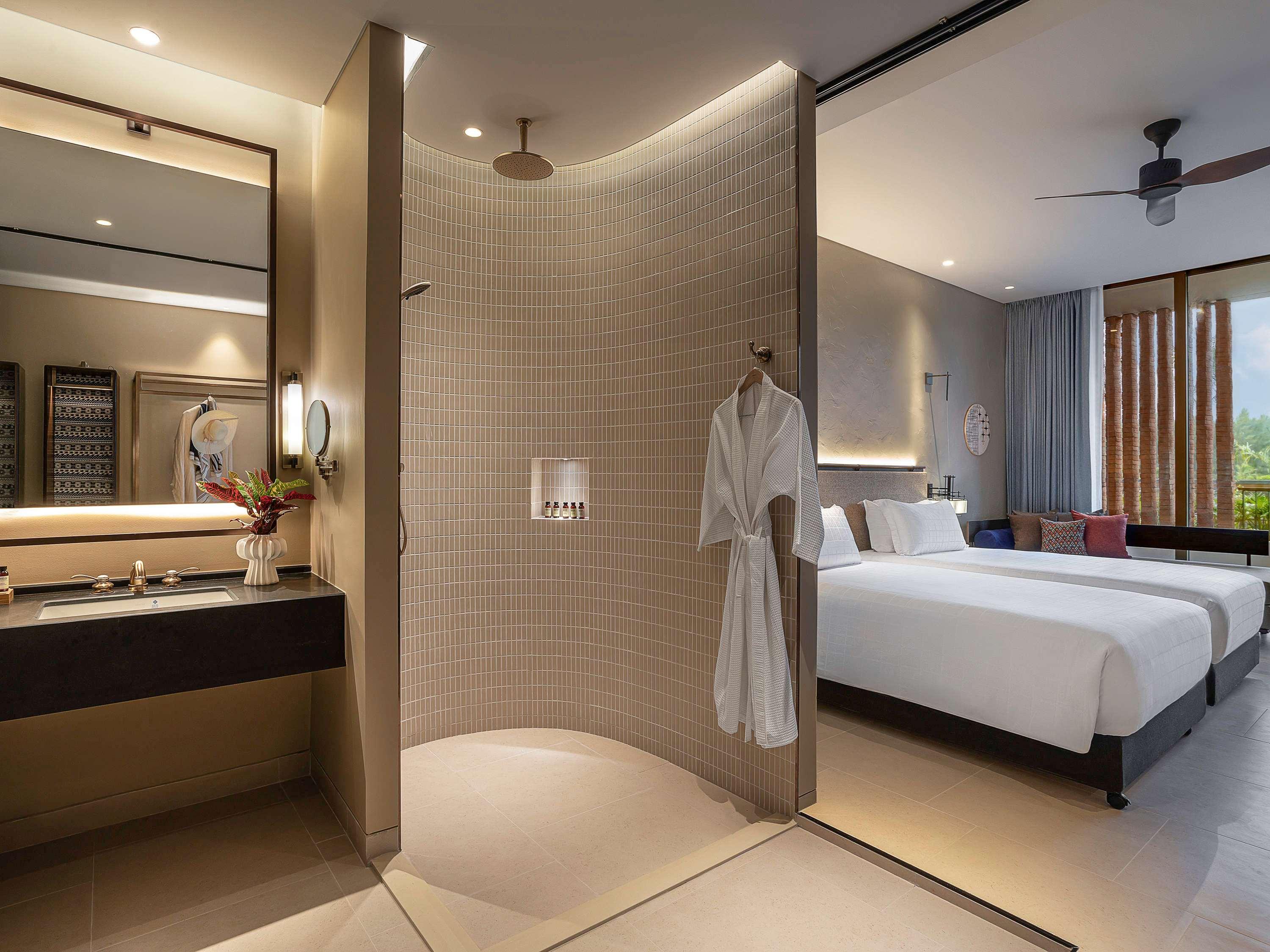 Double Deluxe King Bed