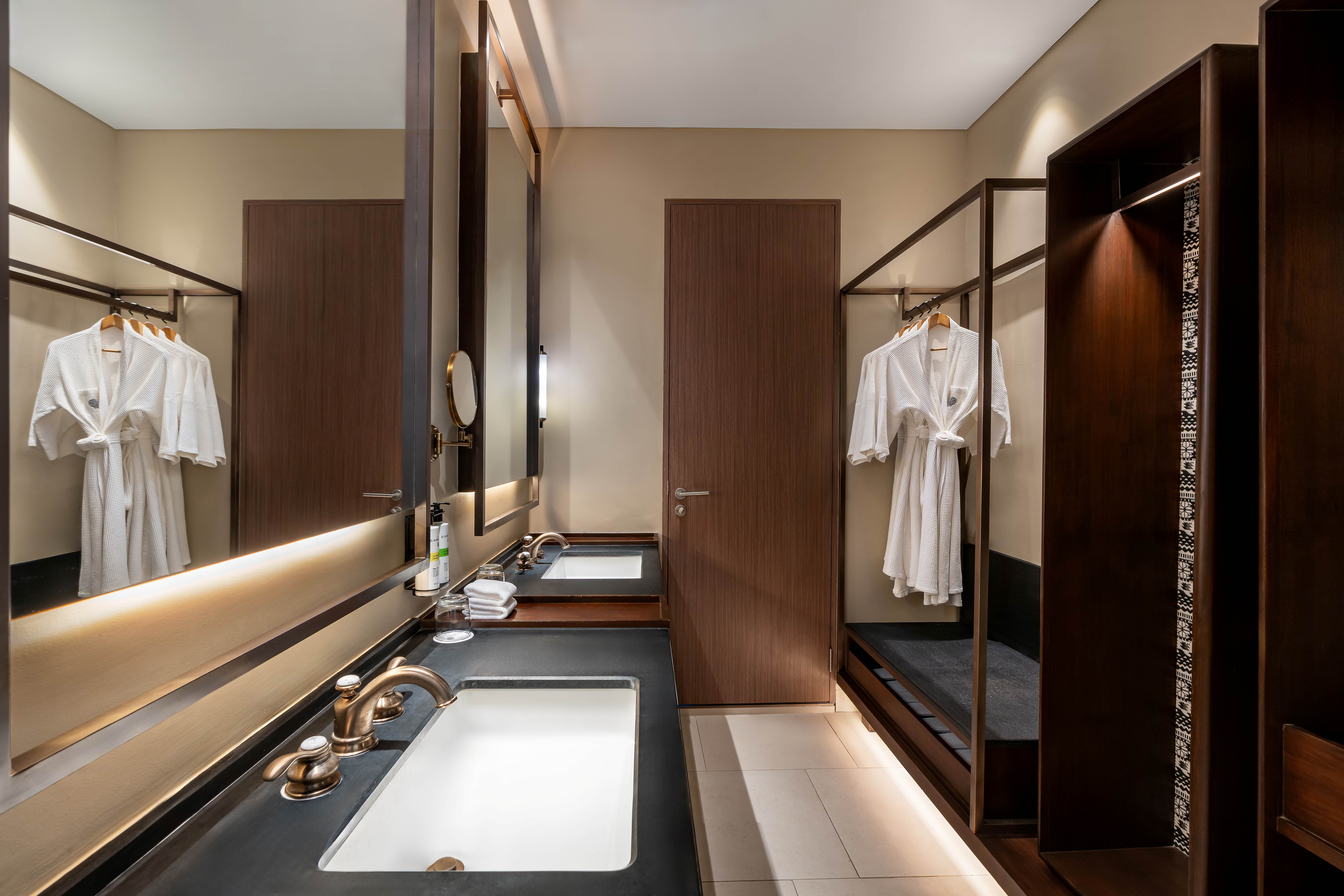 Suite King Size Bed