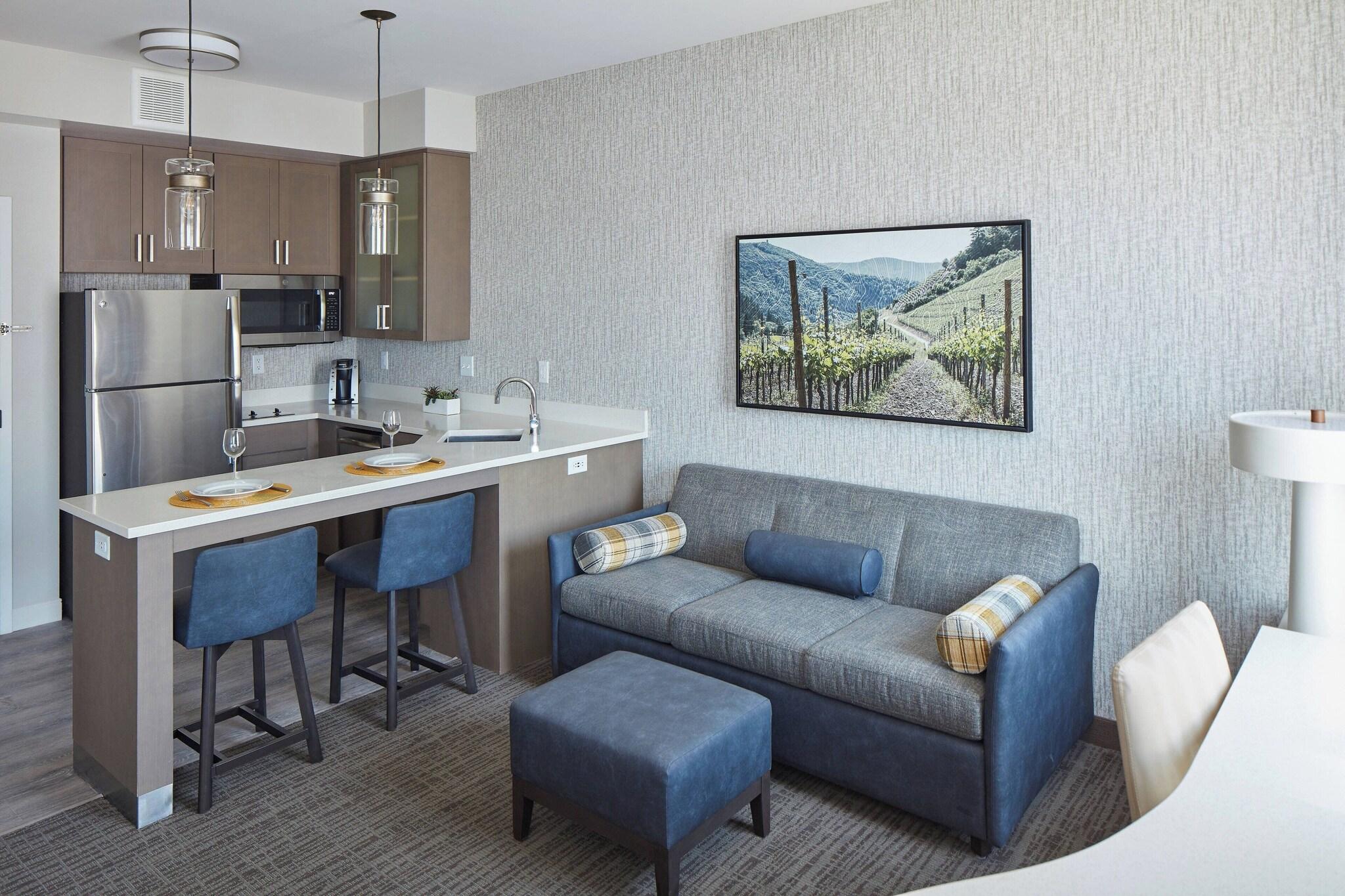 Studio Two Queen Beds