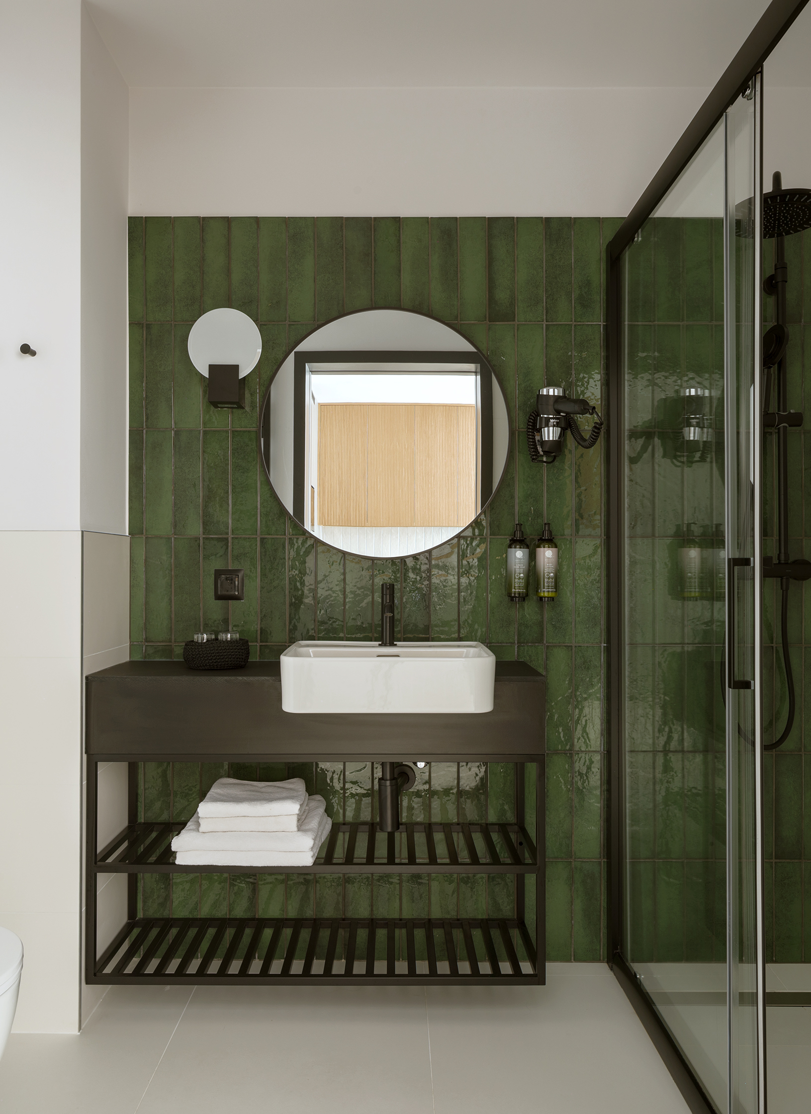 Double or Twin One Bedroom One Bathroom