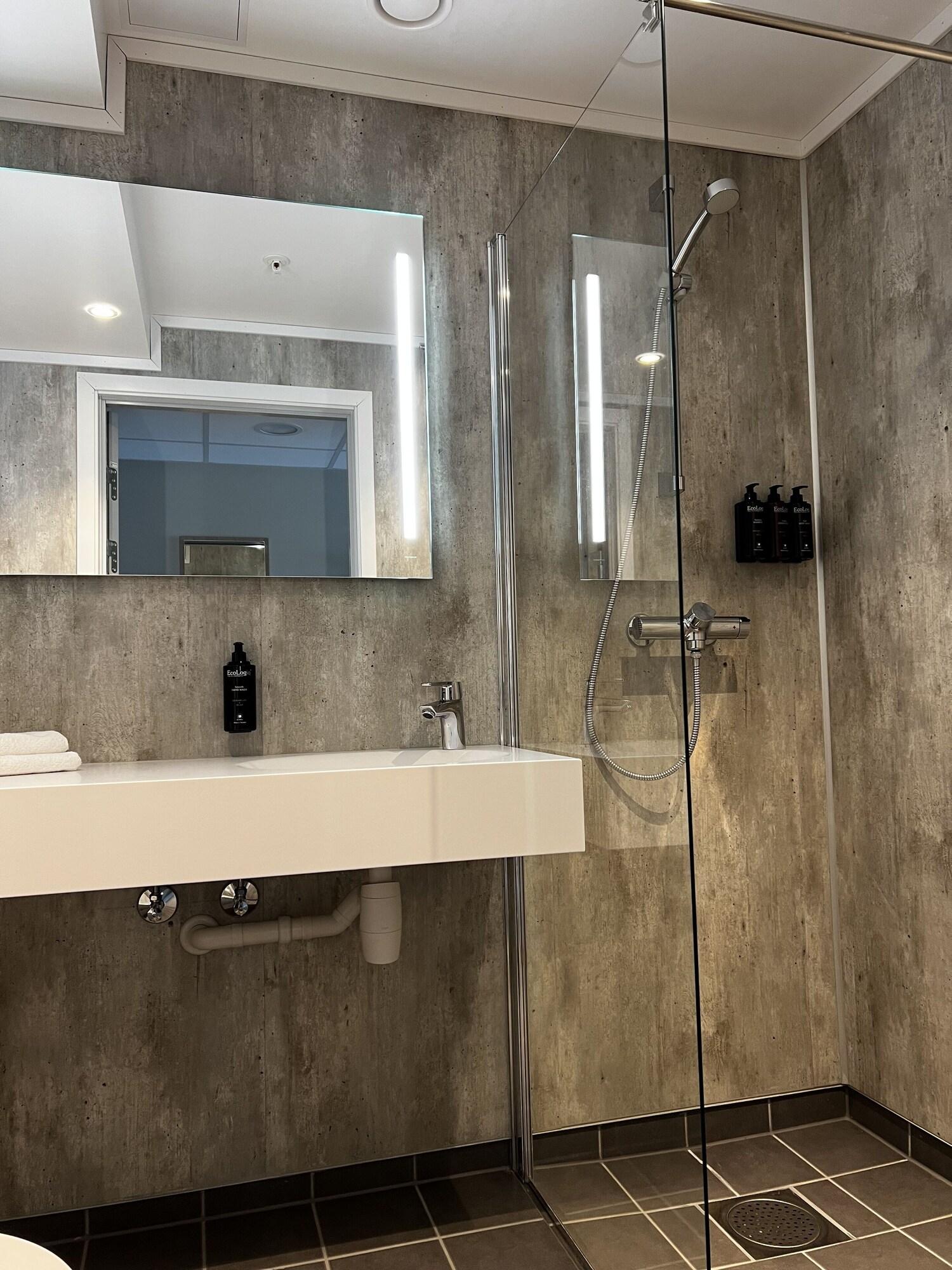 Double Queen Size Bed