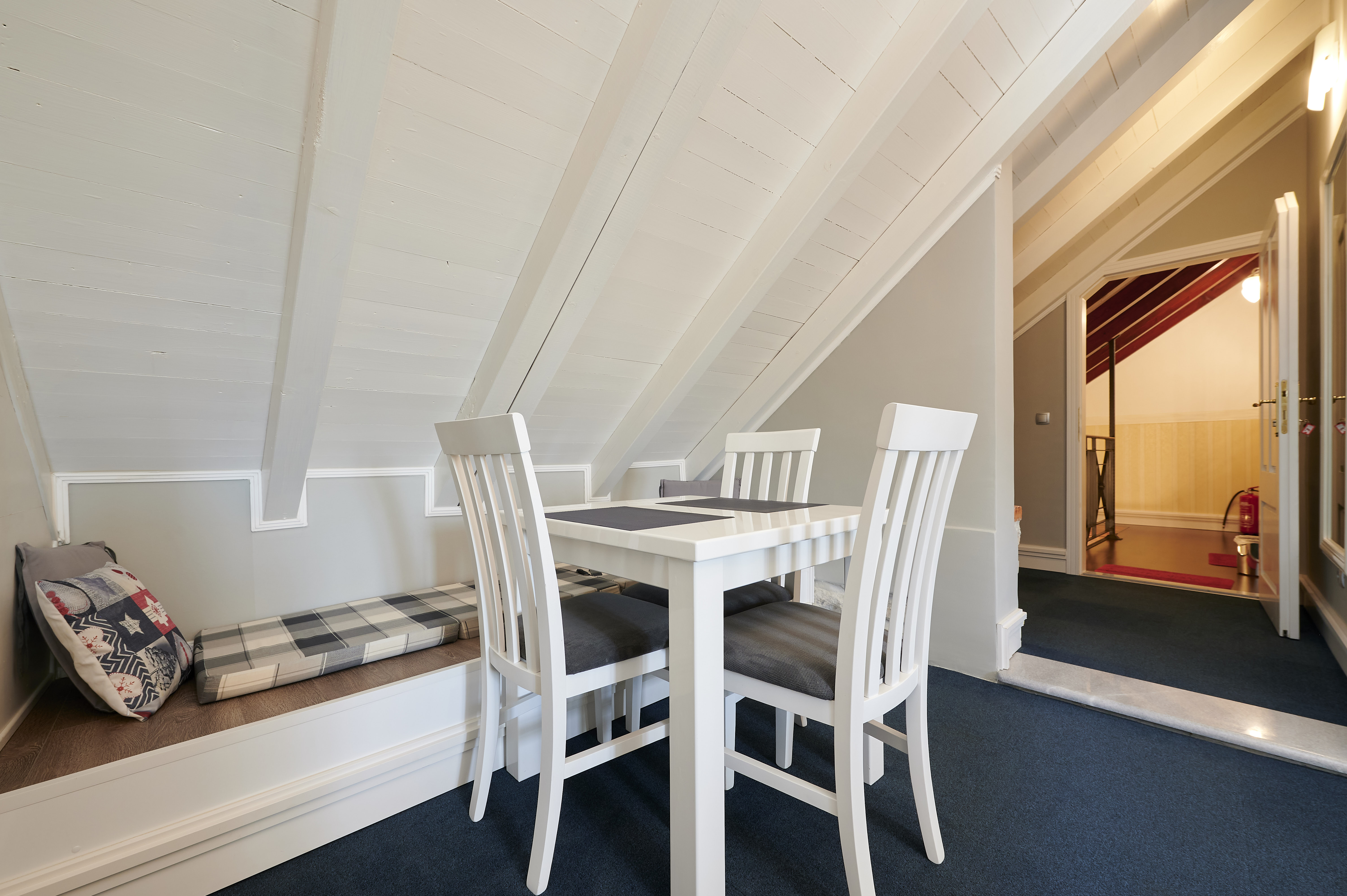 Studio City View King Bed