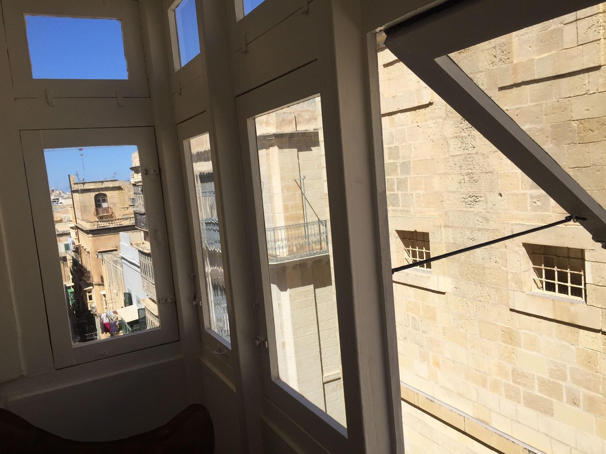 Double or Twin Deluxe Queen Bed