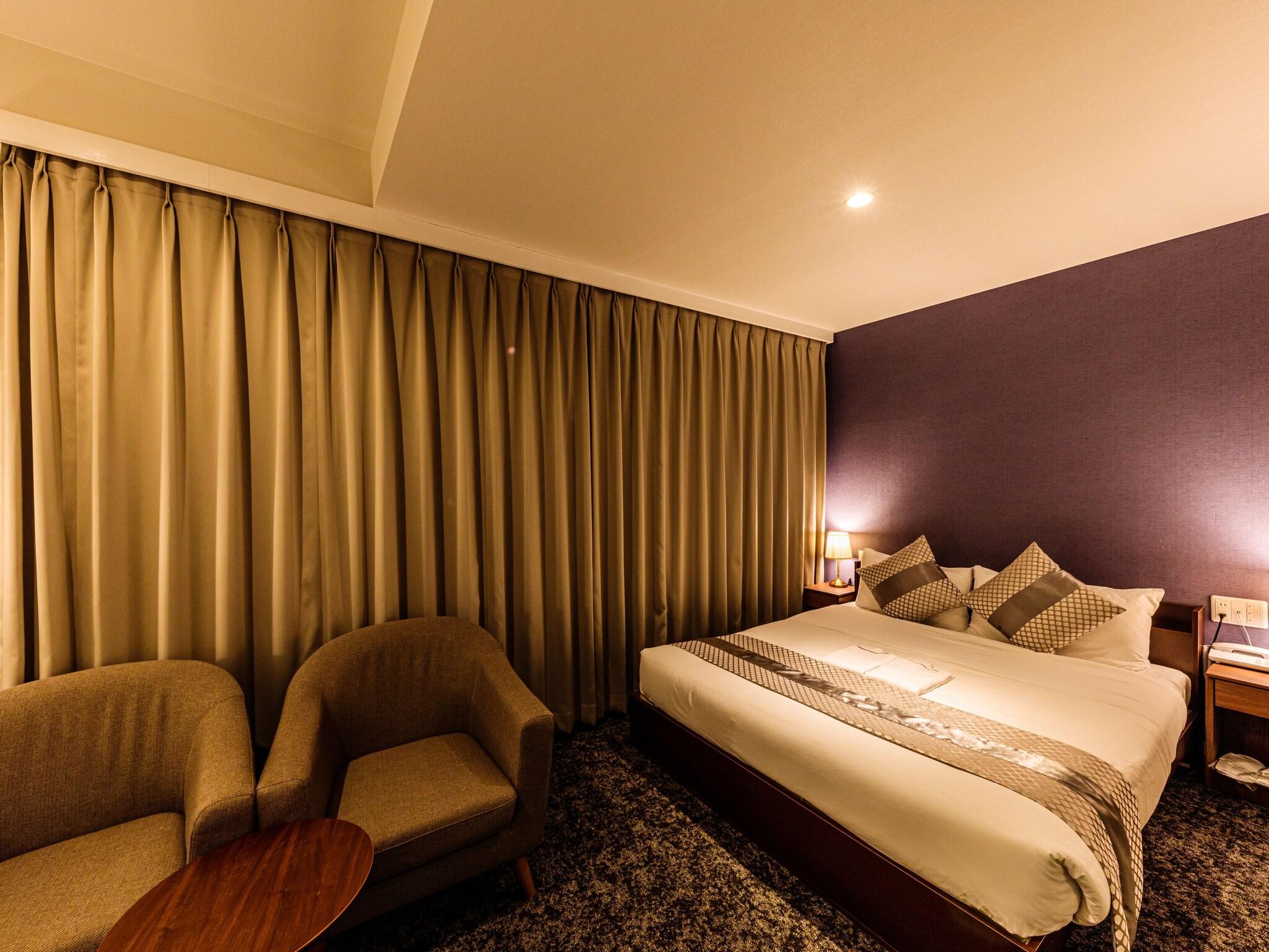 Double Deluxe Queen Bed