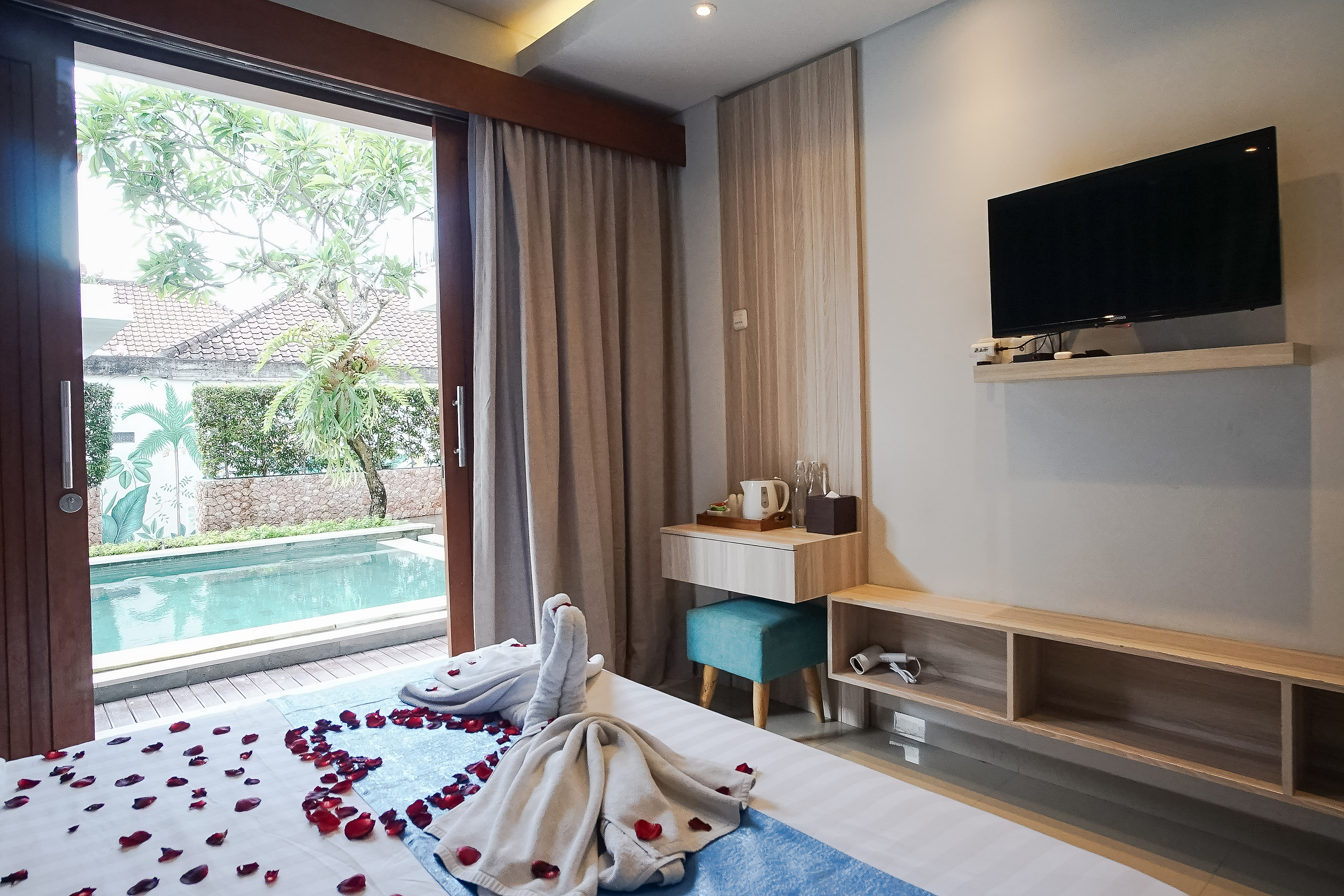 Double Deluxe King Bed