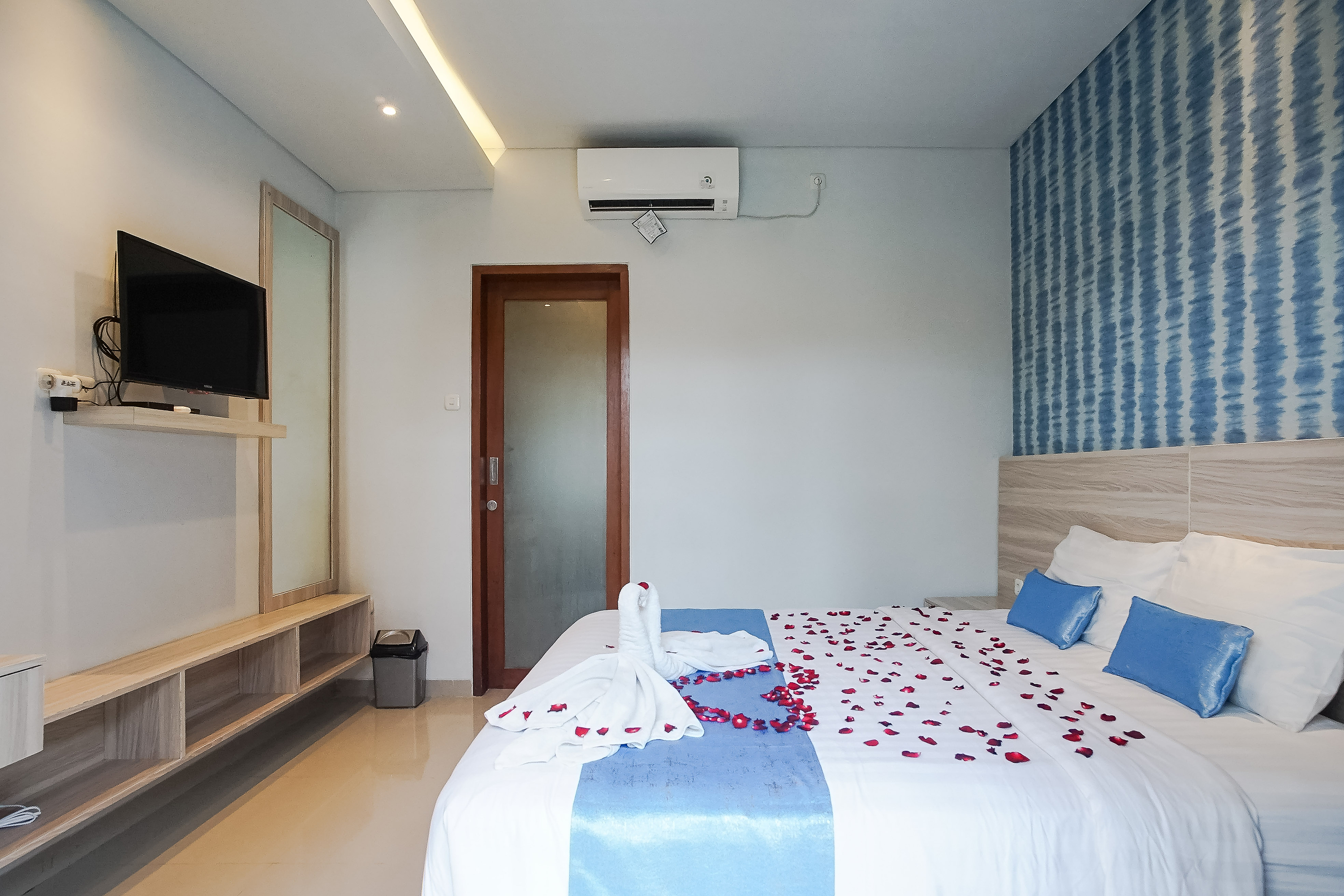 Double Deluxe King Bed