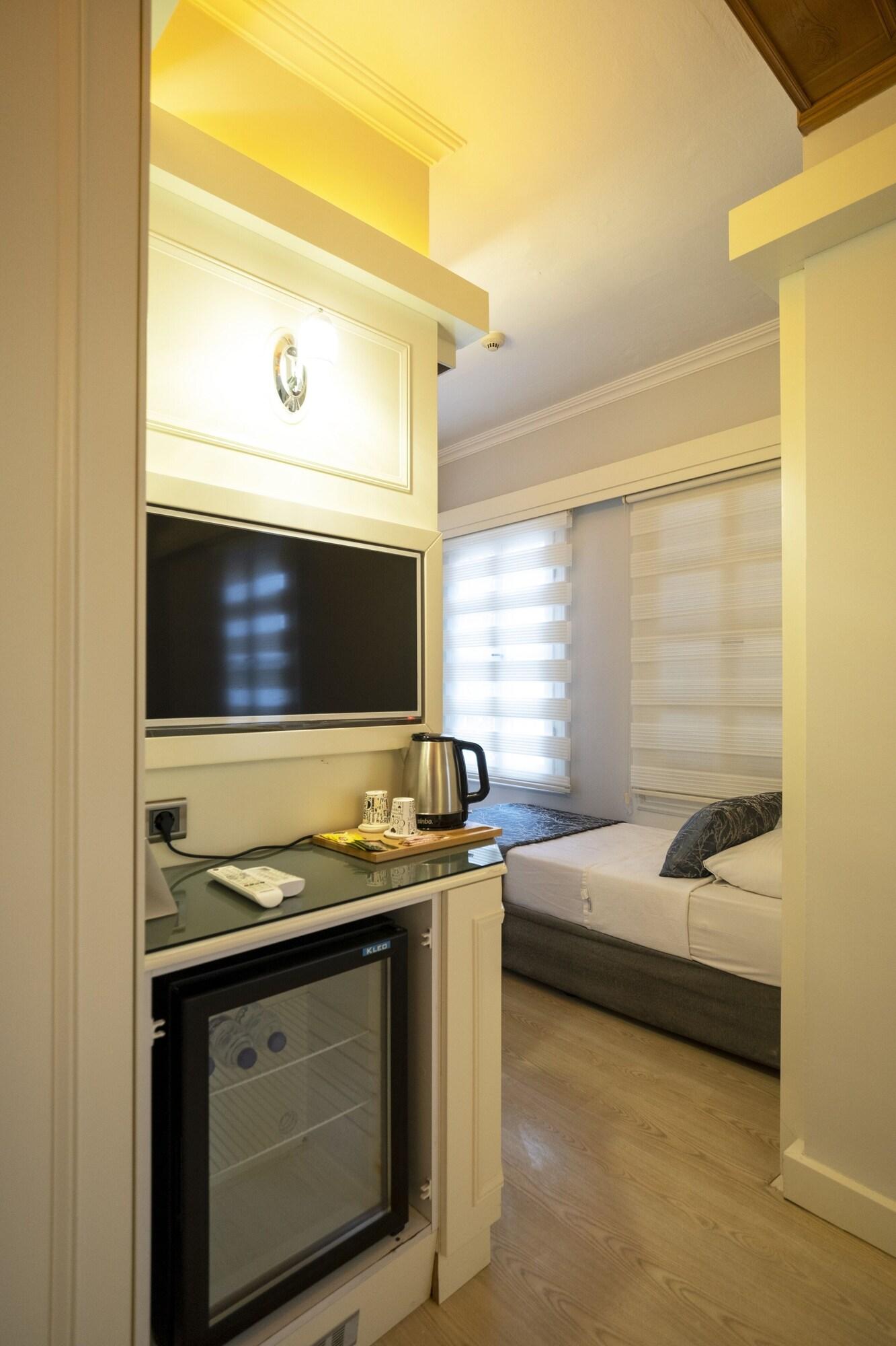 Triple Queen Size Bed